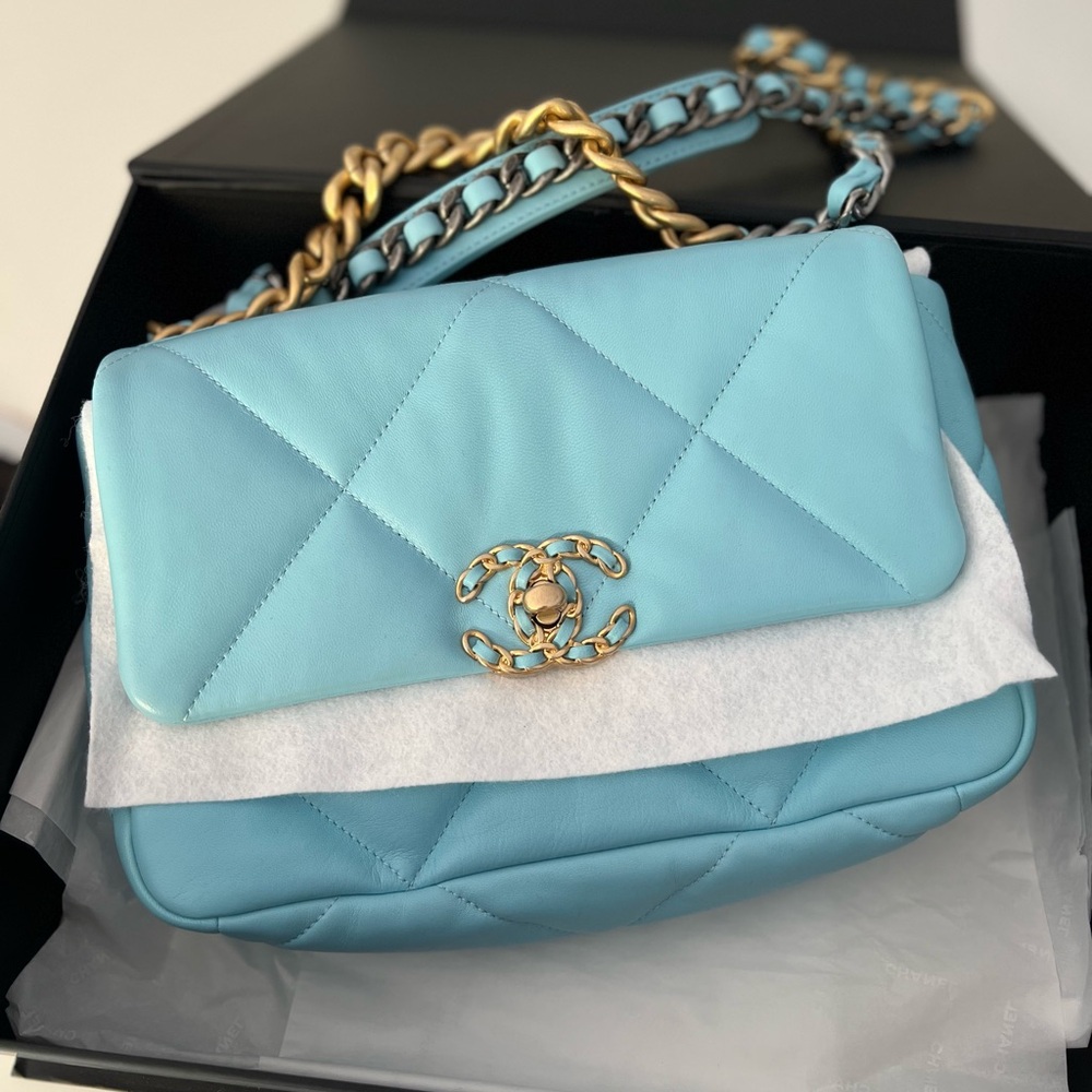 Chanel 19 Blue Quilted Leather Shoulder Bag. Blue